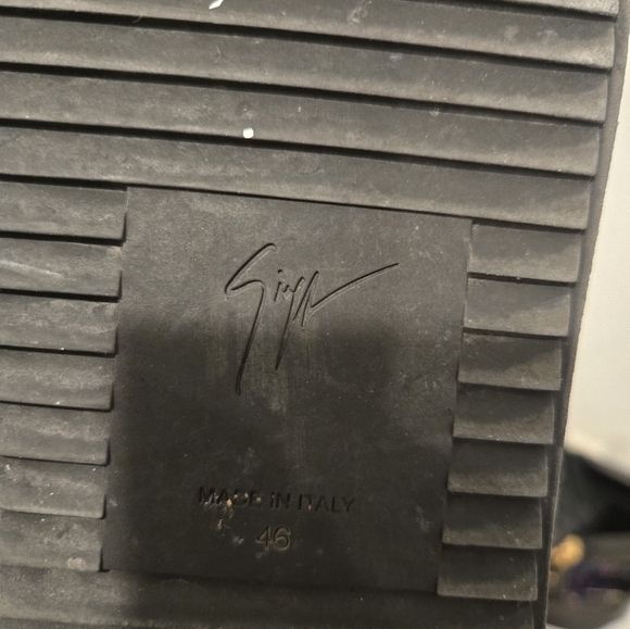 Shoes - Picture 6 of 8